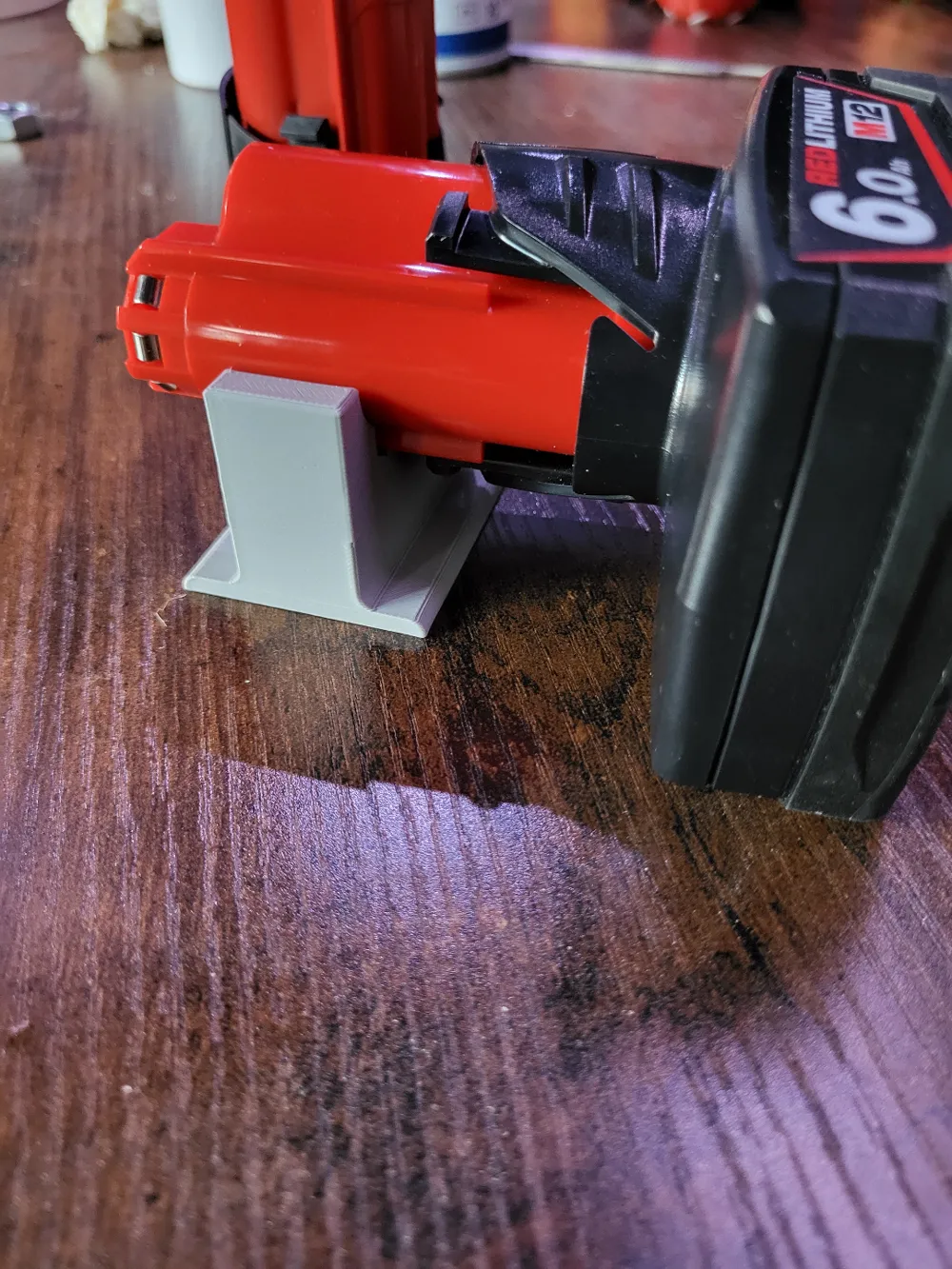 Milwaukee M12 6.0Ah Battery Levelling Stand 4 Milwaukee M12 6.0Ah Battery Levelling Stand - Image 4