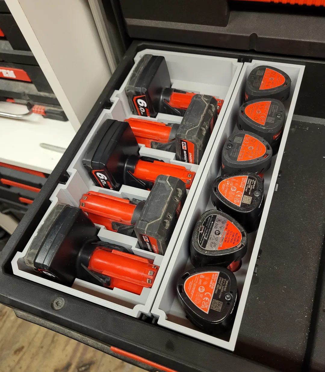 Milwaukee M12 4–6Ah 5-Battery PACKOUT Insert 2 Milwaukee M12 4–6Ah 5-Battery PACKOUT Insert - Image 2