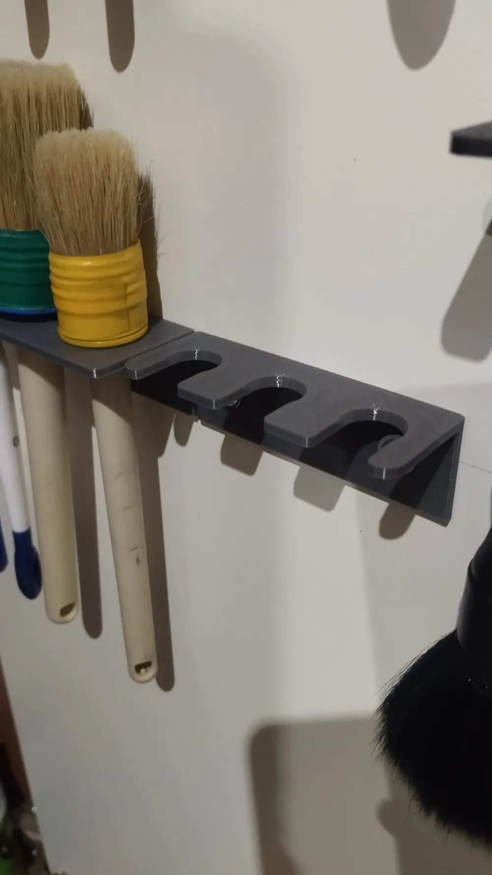 Koch 3-Brush Wall Holder 5 Koch 3-Brush Wall Holder - Image 5