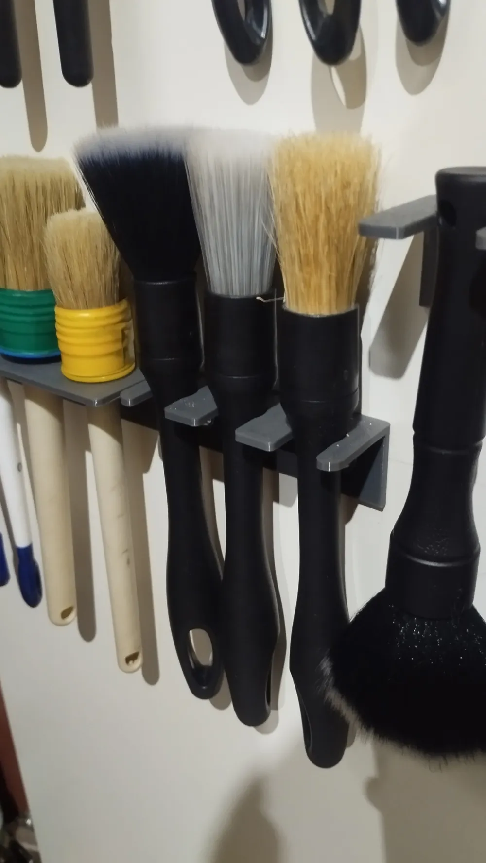 Koch 3-Brush Wall Holder 6 Koch 3-Brush Wall Holder - Image 6