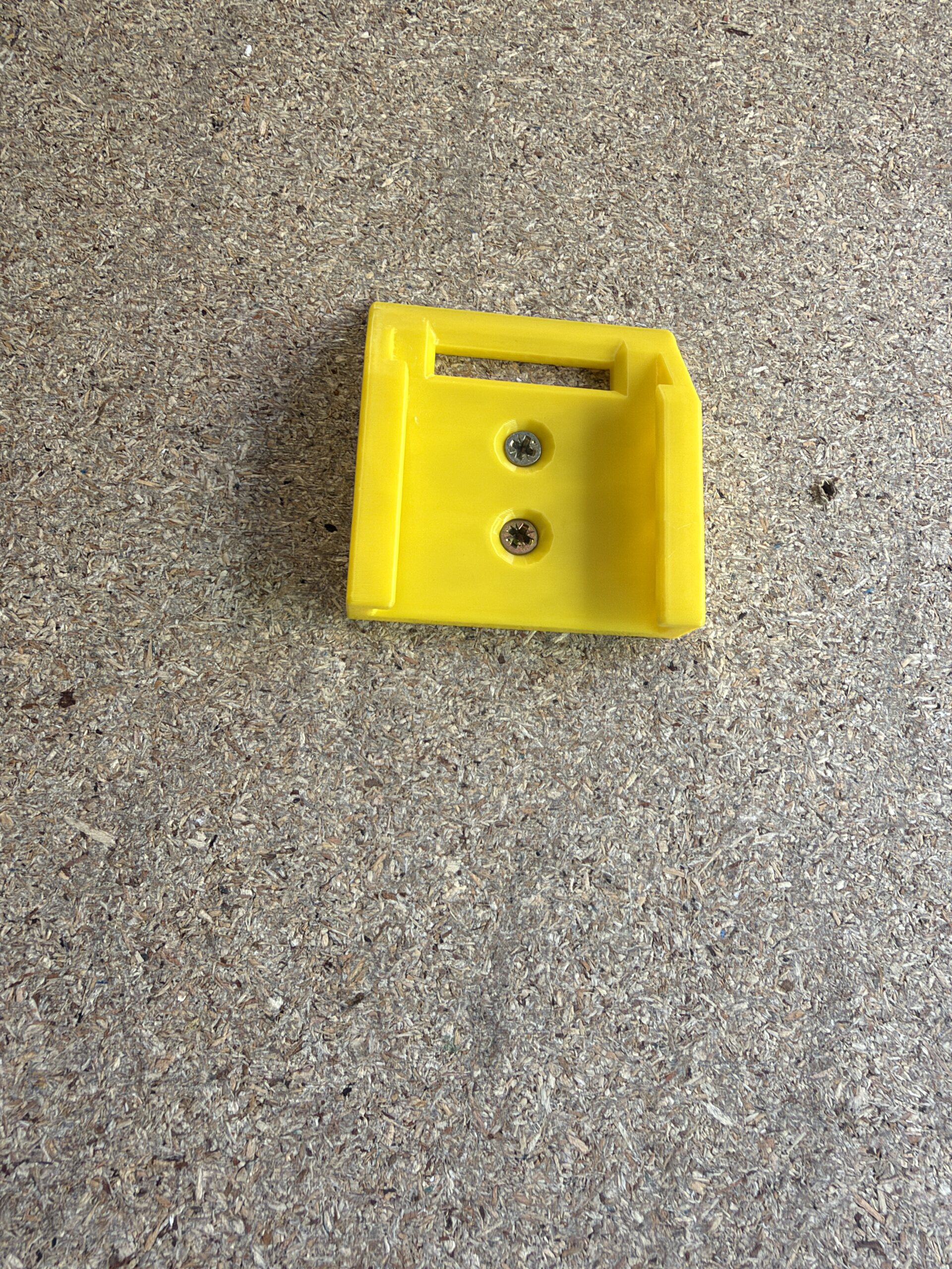DeWalt 18V Battery Wall Mount 5 DeWalt 18V Battery Wall Mount - Image 5