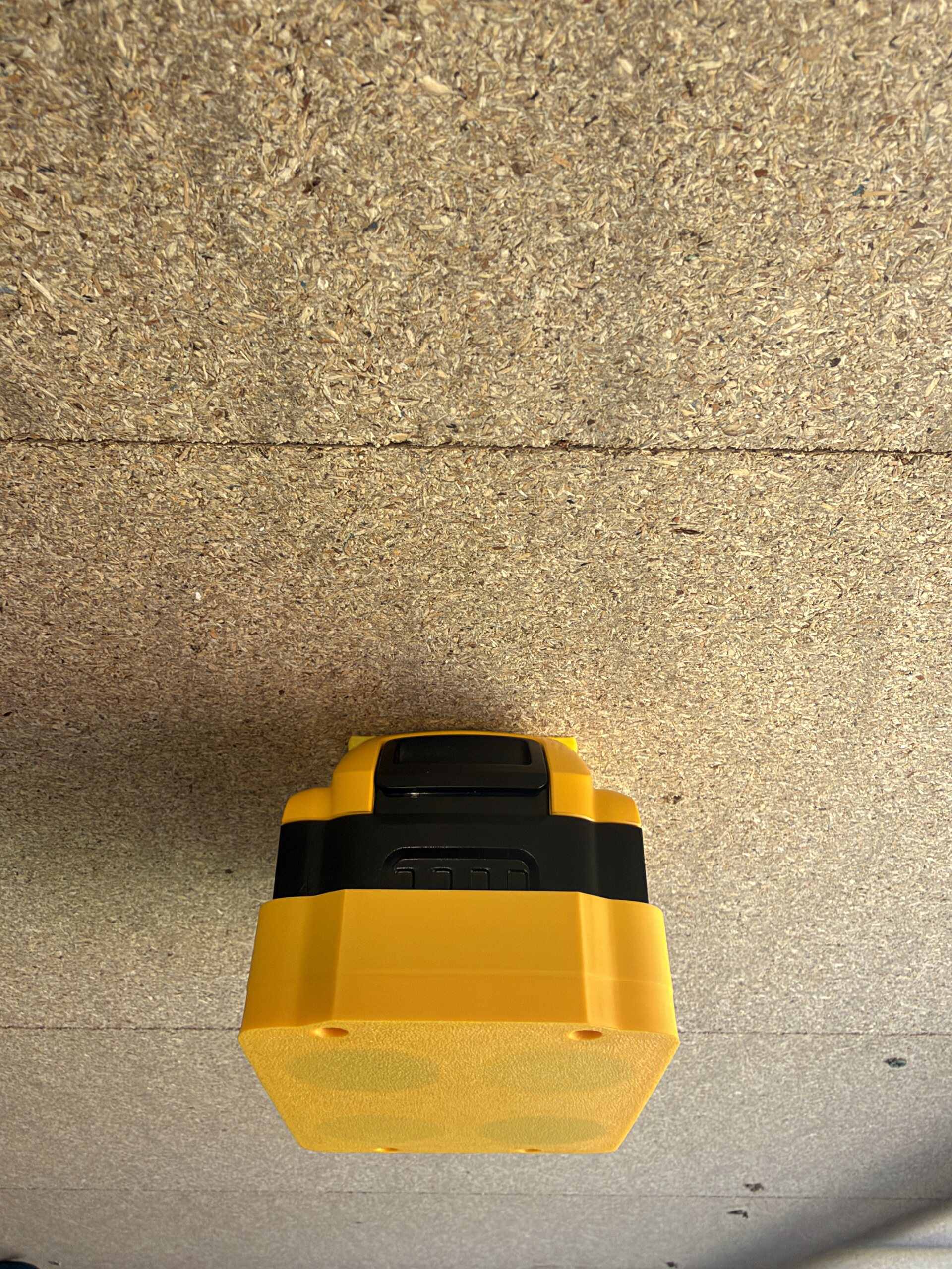DeWalt 18V Battery Wall Mount 9 DeWalt 18V Battery Wall Mount - Image 9