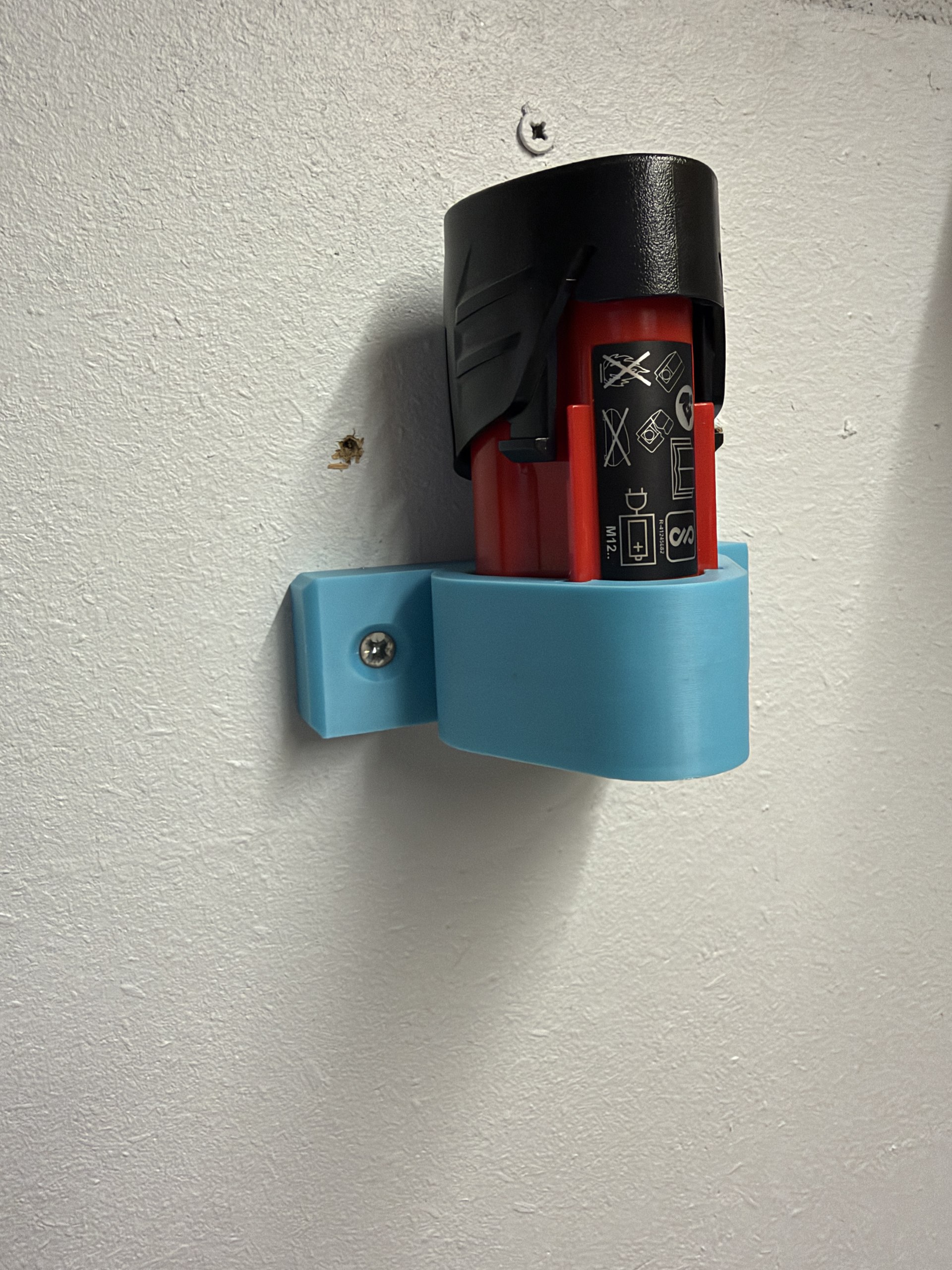 Milwaukee M12 Single Battery Wall Holder 4 Milwaukee M12 Single Battery Wall Holder – product detail 3