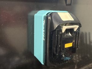 makita-18v-5ah-magnetic-battery-base-01