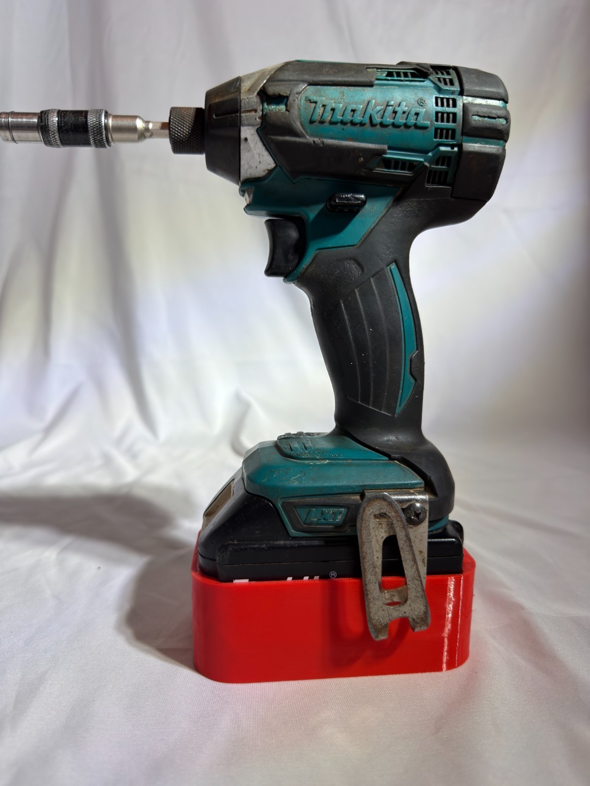 Makita 18V 3.0ah Magnetic Battery Holder/Cover | TPU/Rubber | Multiple Colours 3 Makita 18V 3.0ah Magnetic Battery Holder/Cover | TPU/Rubber | Multiple Colours - Image 3